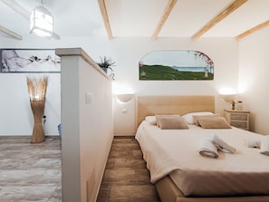Quarto casal ou duplo clássico, vista para o pátio | Quartos à prova de som, Wi-Fi de cortesia