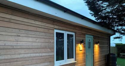 Y Caban-the Cabin-1 Bed-sleeps 2-parking-fast Wifi