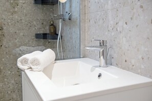 Hårtørrer, håndklæder, Sæbe, Shampoo
