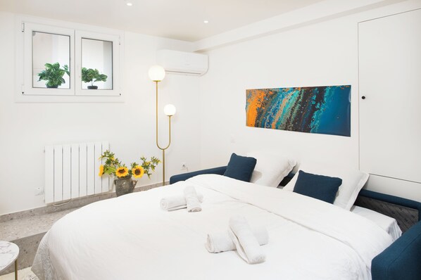 1 bedroom, desk, iron/ironing board, WiFi