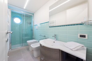 Apartment, 2 Bedrooms, Balcony | Bathroom | Bidet - Blissful Flat for 6 Close To The Beach (Santa Margherita Ligure)
