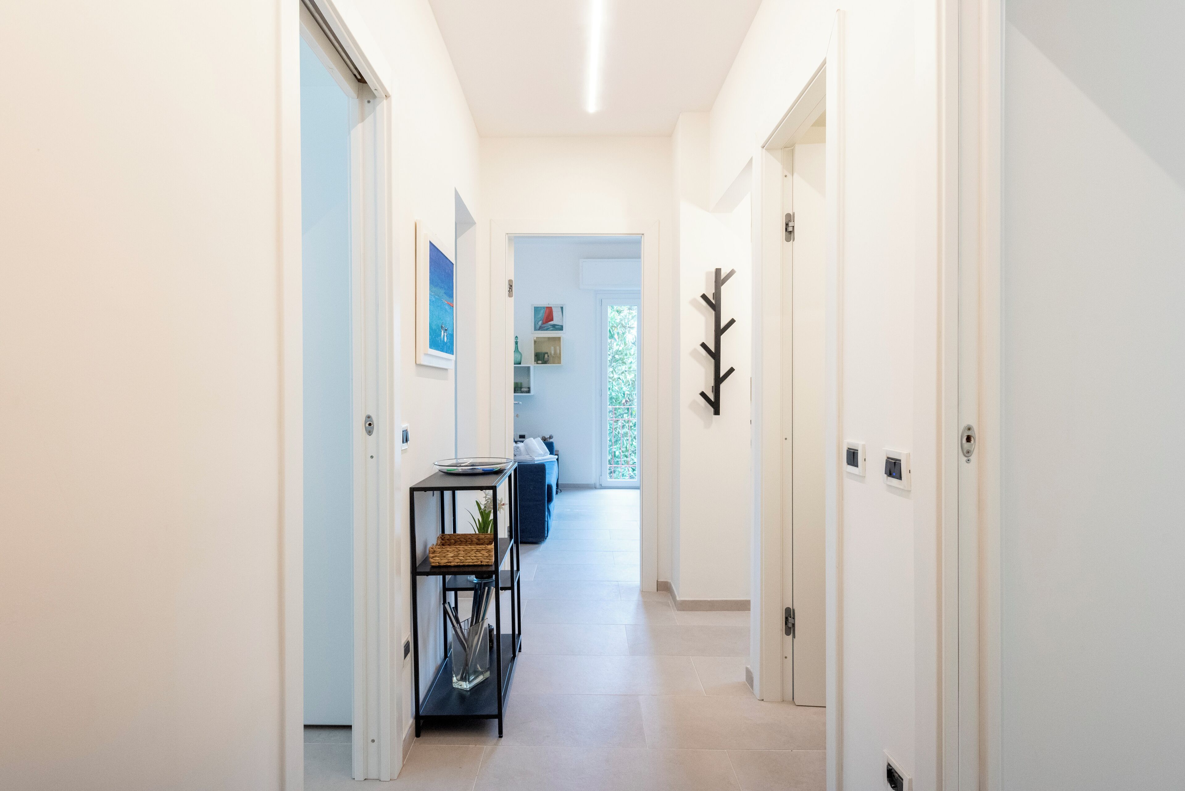 Apartamento, 2 habitaciones, balcón | Zona de estar | Televisión de pantalla plana de 32 pulgadas con canales por cable