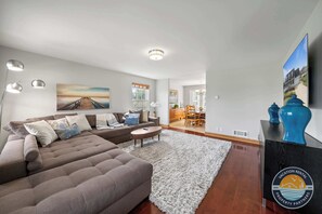 Tv, böcker och kontor