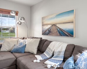 Fernseher, Bücher, Arbeitsbereiche