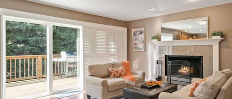 Télévision, livres, espaces bureaux