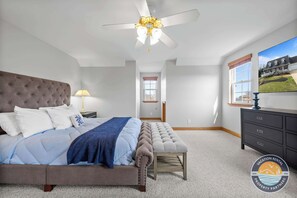 3 sovrum, skrivbord, strykjärn/strykbräda och resesäng