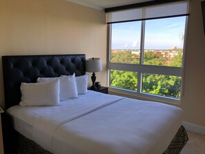 2 bedrooms, internet, bed sheets - Coconut Grove Retreat, 2/2 Condo across from Bay (Miami)