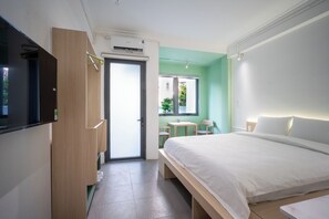 1 bedroom, in-room safe, iron/ironing board, free WiFi - Chic Studio for 3 Guests with Private Balcony, Fast WiFi in vibrant Hồ Chí Minh (Hồ Chí Minh)