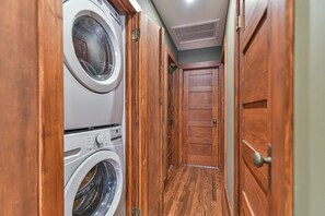 Family House, 3 Bedrooms, Non Smoking, Pets not allowed | Laundry