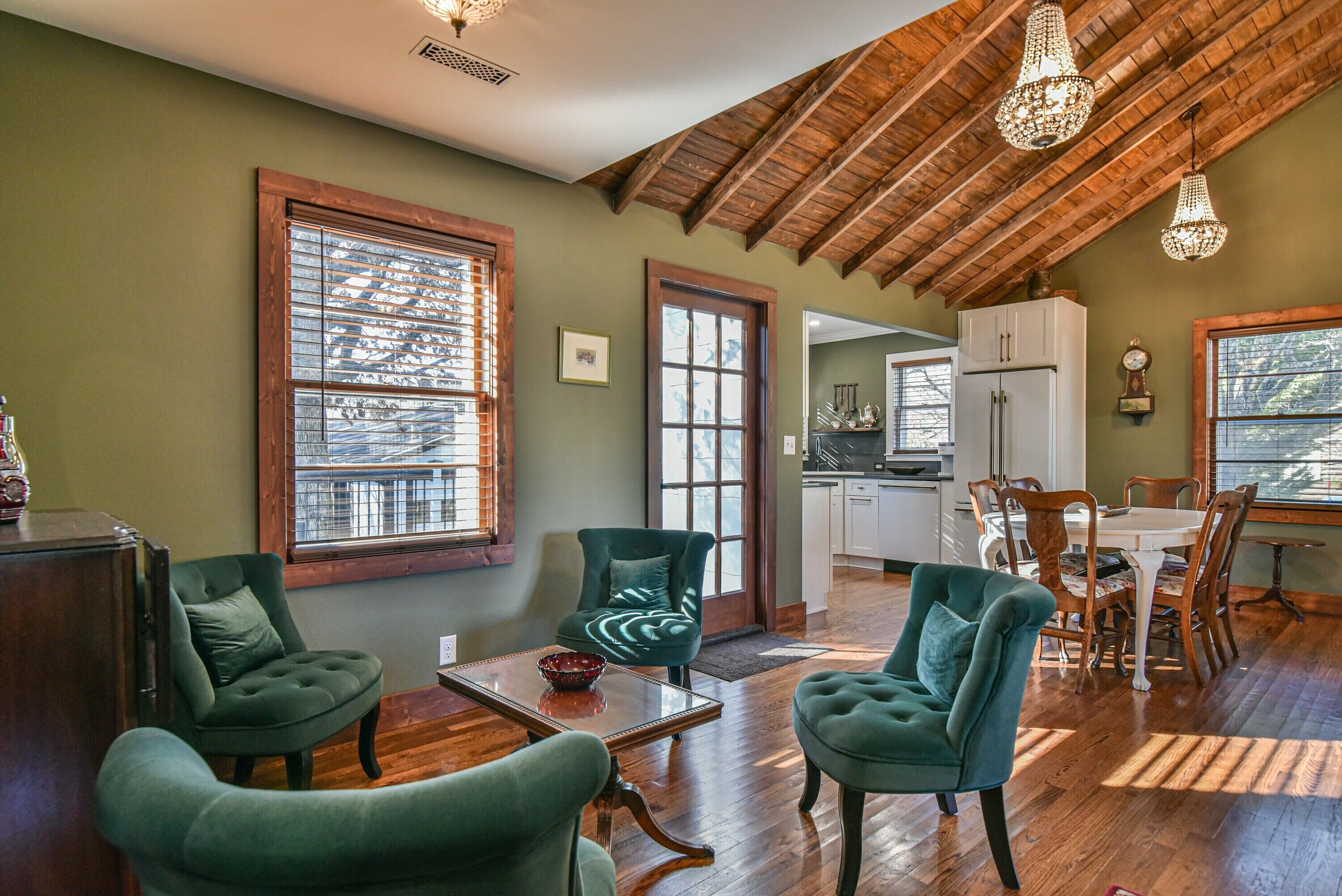 Family House, 3 Bedrooms, Non Smoking, Pets Not Allowed | In-room dining