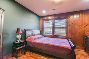 Family House, 3 Bedrooms, Non Smoking, Pets not allowed | 3 bedrooms, individually decorated, individually furnished