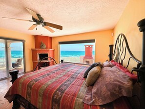 3 bedrooms, iron/ironing board, WiFi, bed sheets - Your Beachfront Escape Close to Everything (Puerto Peñasco)