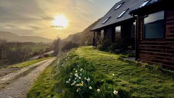 Cottage | Property grounds