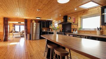 Dishwasher, cookware/dishes/utensils