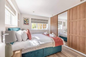 1 habitación, tabla de planchar con plancha, cuna de viaje y wifi 