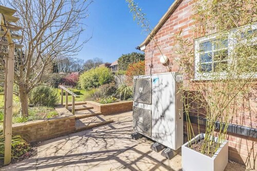 Charming 1-Bed Annexe in Maidenhead - By Tempstay