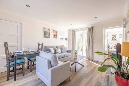 Charming 1-Bed Annexe in Maidenhead - By Tempstay