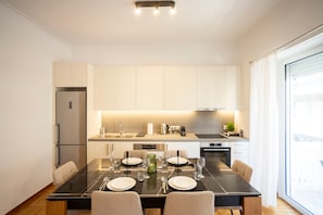 Private kitchen - Elegant 3-bedroom Retreat in the Heart of Kolonaki (Athens)