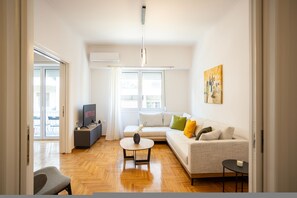 Living room - Elegant 3-bedroom Retreat in the Heart of Kolonaki (Athens)