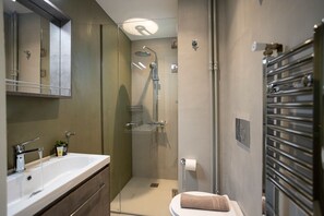 Apartment | Bathroom