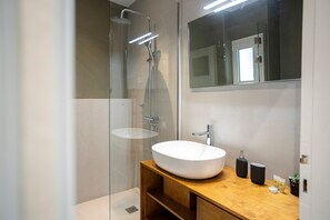 Apartment | Bathroom