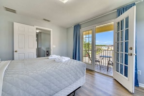 4 bedrooms, desk, WiFi, bed sheets - 4BR family townhome near Disney w/ balcony (Kissimmee)
