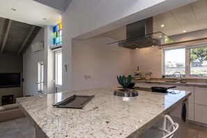 Fridge, microwave, oven, stovetop - Villa Bella (Granadilla de Abona)