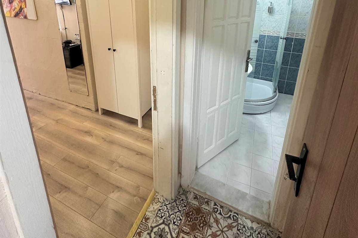 Standard Room, 1 Bedroom | Soundproofing, iron/ironing board, free WiFi