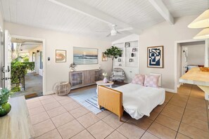 2 bedrooms, desk, iron/ironing board, WiFi - 2 Bedroom close to downtown and beach! (Santa Barbara)