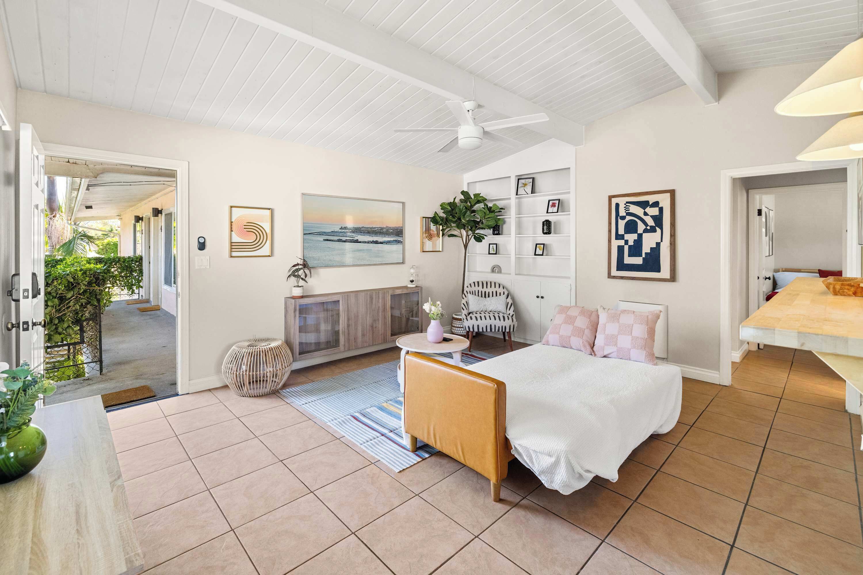 2 bedrooms, desk, iron/ironing board, WiFi