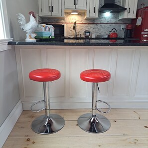 Fridge, microwave, oven, stovetop - Mid Century Modern Studio w/ Full Kitchen - Newly Built (Kent)