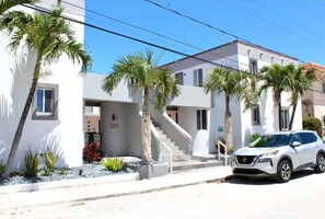 Exterior - Beachside studio steps from the sand (Hollywood)
