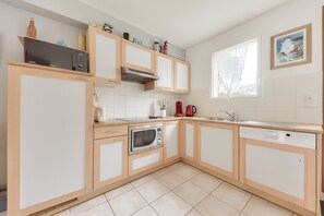 Kühlschrank, Mikrowelle, Geschirrspüler