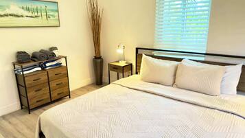 1 Schlafzimmer, Schreibtisch, Bügeleisen/Bügelbrett, Reisekinderbett