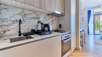 Superior Studio, City View | Private kitchen | Fridge, microwave, oven, stovetop