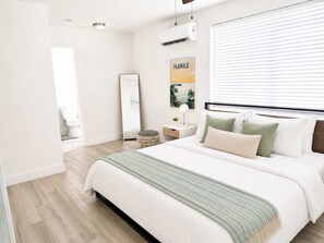 1 Schlafzimmer, Schreibtisch, Bügeleisen/Bügelbrett, Reisekinderbett