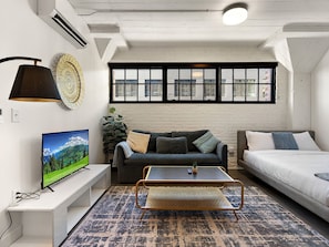 디럭스 스튜디오, 금연 | 거실 공간 | 스마트 TV, 넷플릭스, 훌루, 스트리밍 서비스