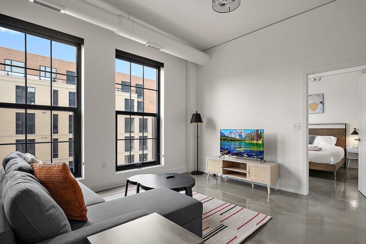 Deluxe Apartment, 2 Bedrooms, Non Smoking | Ruang tamu | TV Pintar, Netflix, Hulu, perkhidmatan penstriman