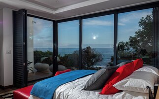Habitación superior con 1 cama doble o 2 individuales, balcón, vistas al mar | Sábanas de algodón egipcio, ropa de cama de alta calidad, minibar