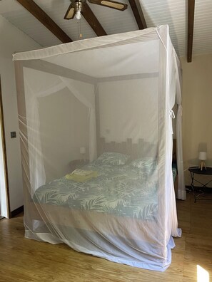 2 bedrooms, iron/ironing board, travel cot, WiFi