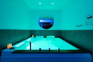 Minibar, soundproofing, free WiFi, bed sheets