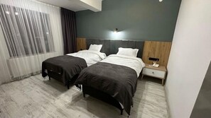 高級寢具、迷你吧、筆電工作空間、免費無線上網