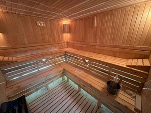 熱石按摩、深層組織按摩、瑞典式按摩、產前按摩、泰式按摩、運動按摩
