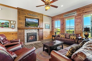 Televisión, chimenea, videojuegos