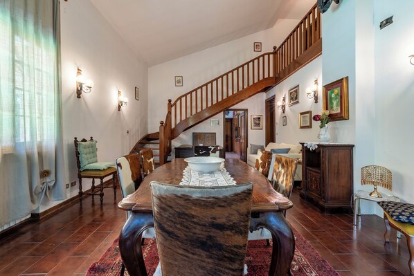 Dining - Rustic refinement in the Venetian countryside, pampered by hills and beaches. (Canton)