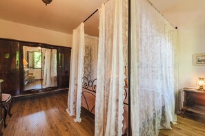 2 bedrooms, desk, iron/ironing board, WiFi - Rustic refinement in the Venetian countryside, pampered by hills and beaches. (Canton)