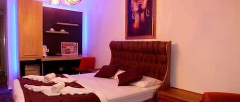 1 bedroom, desk, laptop workspace, free WiFi