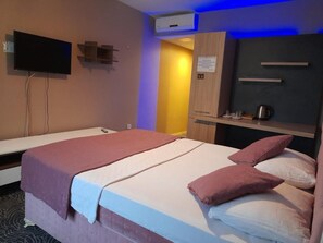 Basic Studio, 1 Double Bed, Garden View
