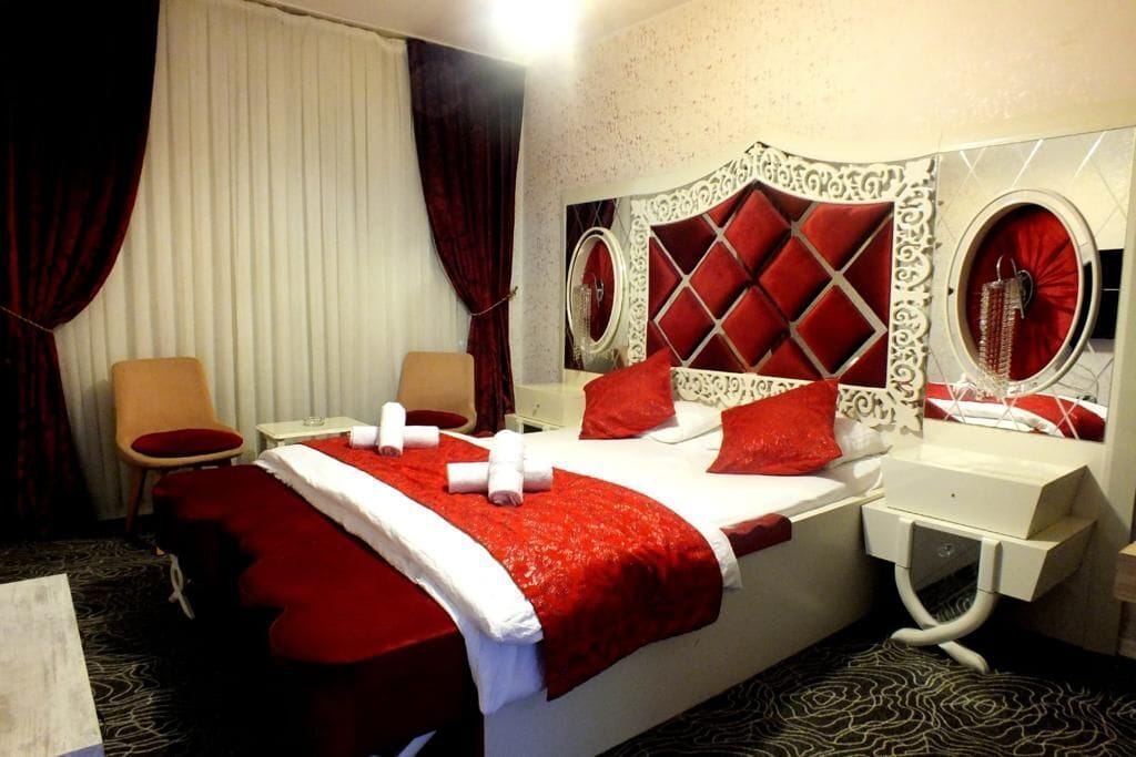 Basic Studio, 1 Double Bed, Garden View | Desk, laptop workspace, free WiFi