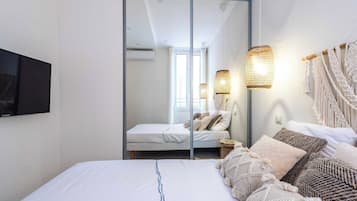 2 bedrooms, laptop workspace, iron/ironing board, bed sheets